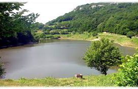 Jezero u letnjem periodu